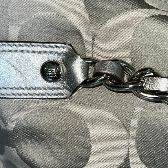 Coach Rare Crossbody/ Shoulder Bag Like New signature C silver/ metallic leather - Picture 6 of 16